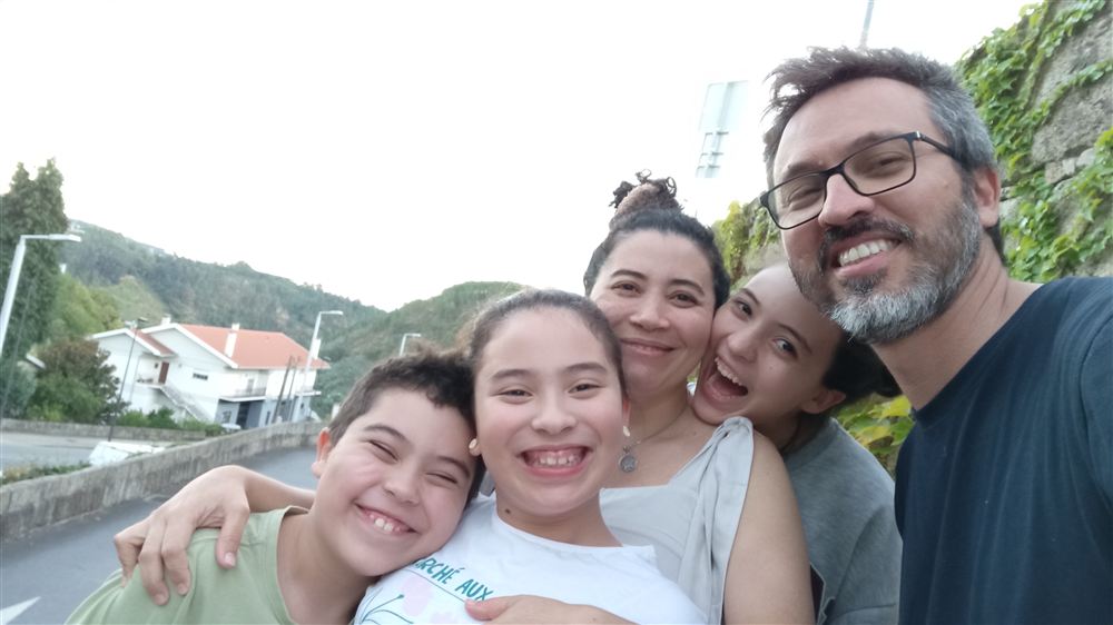 Hugo Almeida com a família em Portugal
